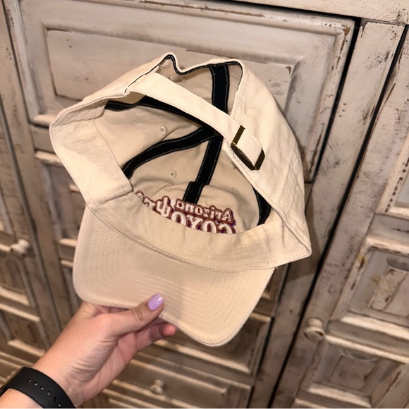 Arizona Coyotes baseball cap - Picture 2 of 3